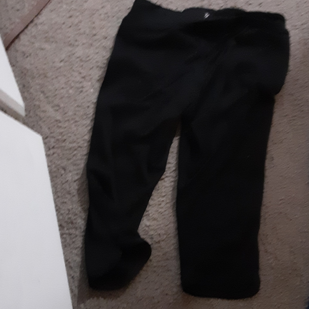 Black activewear Caprese